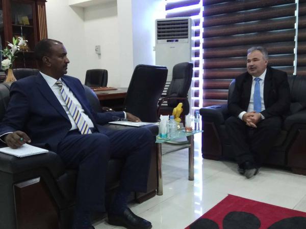Nagy István miniszterhelyettes Dr. Mudathir Abdulghani A. Hassam úrral, szudáni befektetési miniszterrel